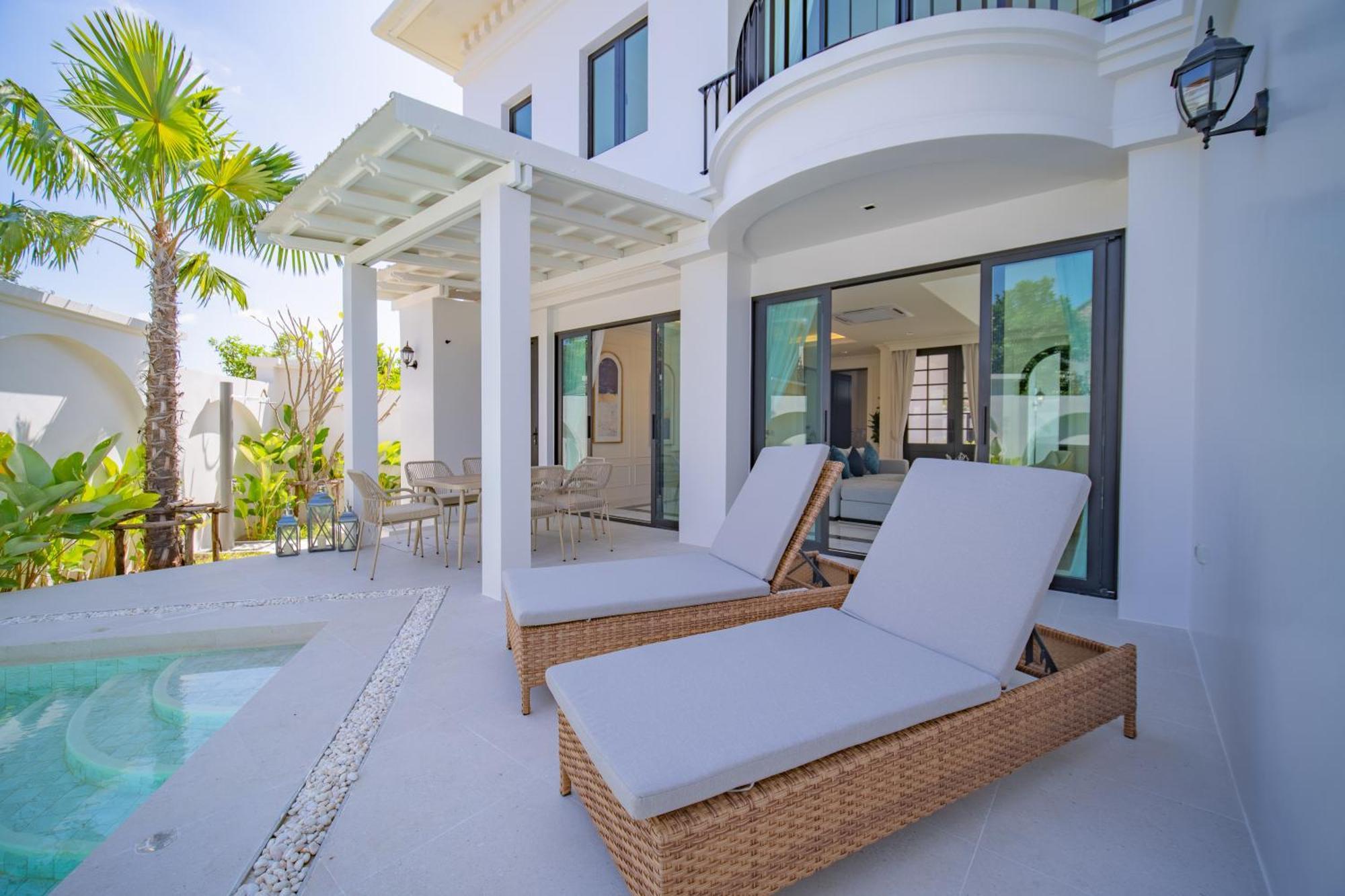 Villa Fifth Element Pool By Nla *